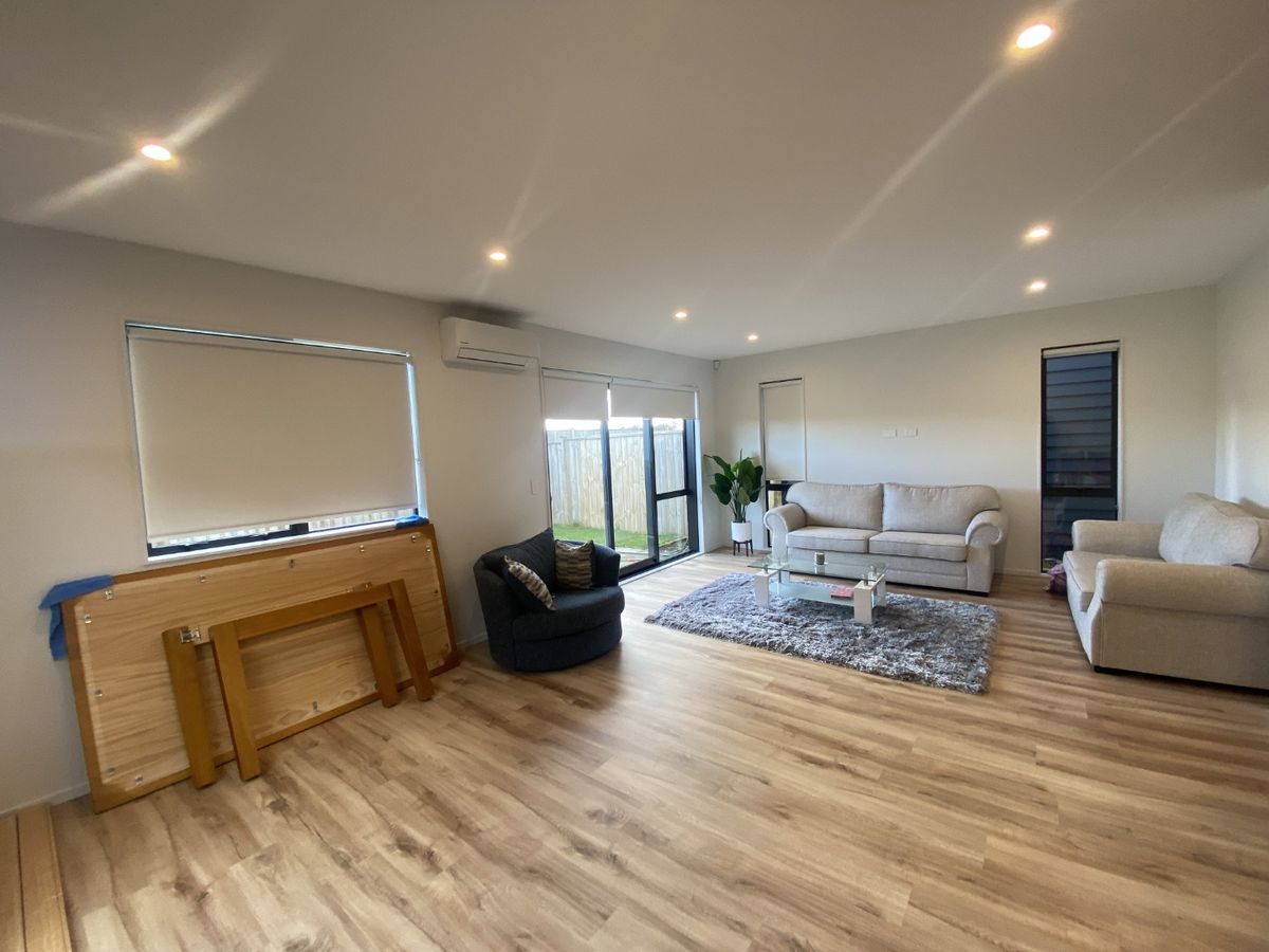 Spacious and Modern 5-Bedroom Double-Storey Home in Prime Location - Ansicht 3