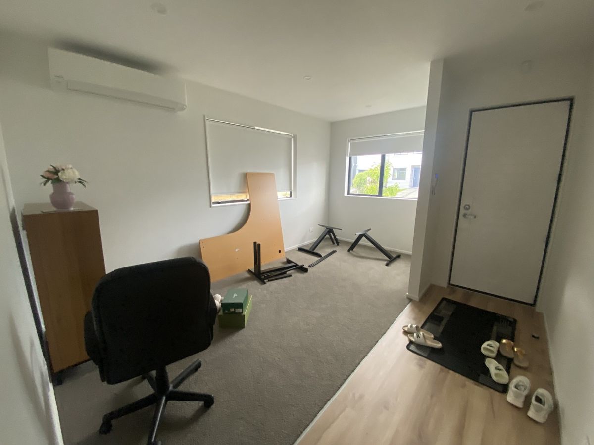Spacious and Modern 5-Bedroom Double-Storey Home in Prime Location - Ansicht 5