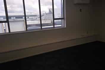 CLYDE ROAD OFFICE 83M2 WITH PARK