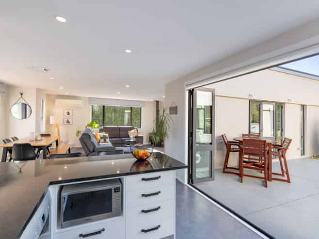 3 Marua Palm Grove, Mount Marua