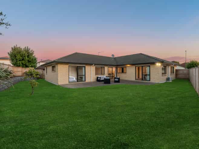 12 Duntrune Road, Flat Bush