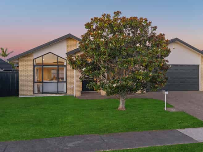 12 Duntrune Road, Flat Bush