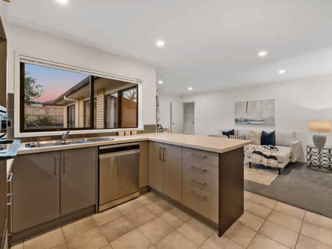 12 Duntrune Road, Flat Bush