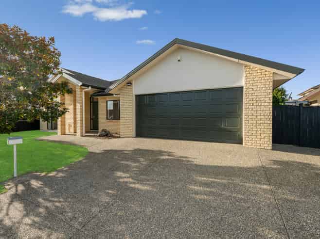 12 Duntrune Road, Flat Bush