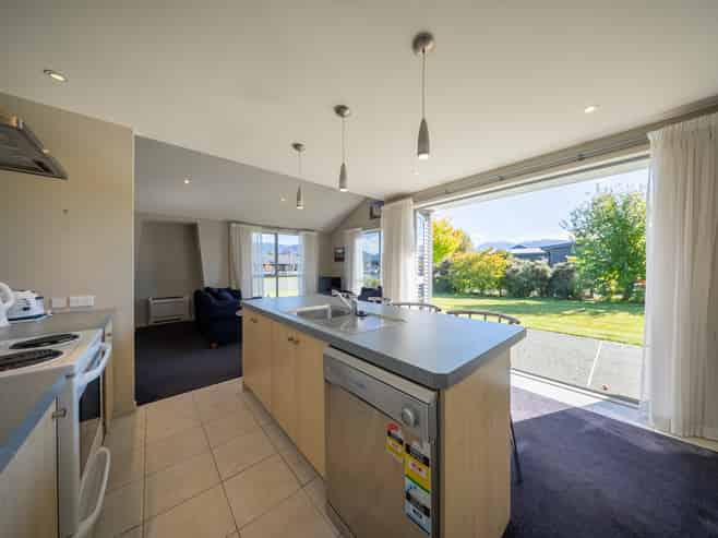 25 Pop Andrew Drive, Te Anau
