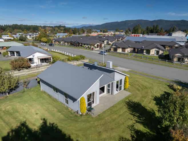 25 Pop Andrew Drive, Te Anau