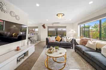 54 Robert Ross Place, Clendon Park