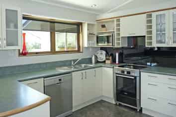 8 Fairfield Street, Brightwater