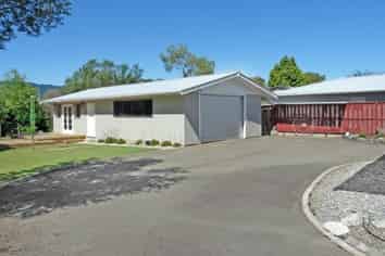 8 Fairfield Street, Brightwater