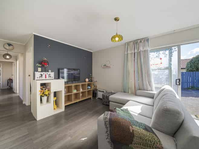 2/17 Islington Avenue, New Lynn