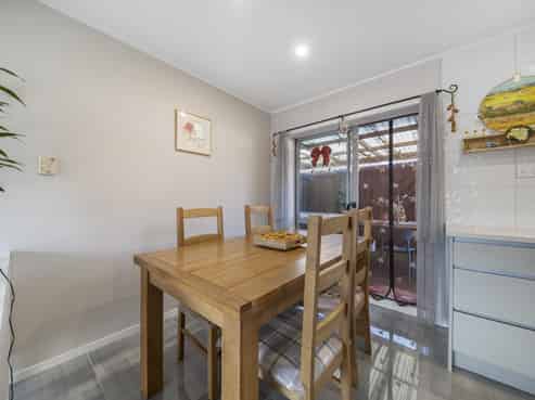 2/17 Islington Avenue, New Lynn