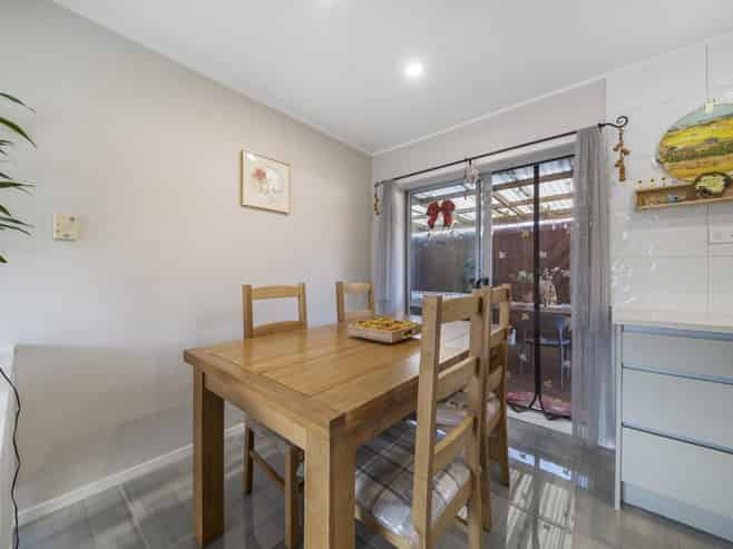 2/17 Islington Avenue, New Lynn
