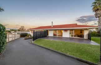9 Lakeside Drive, Pahurehure