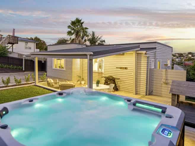 2/17 Masterton Road, Rothesay Bay