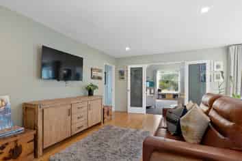 60 Arnold Street, Sumner