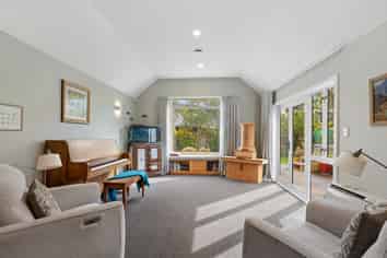 60 Arnold Street, Sumner