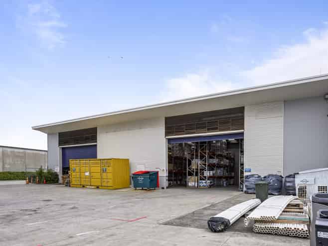 Quality industrial – secure yard
