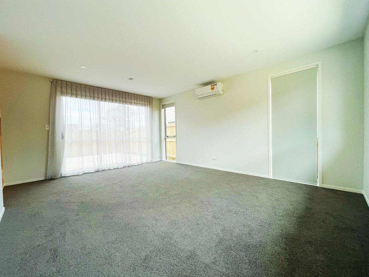 Four-Bedroom House in Convenient Area - Widok 6