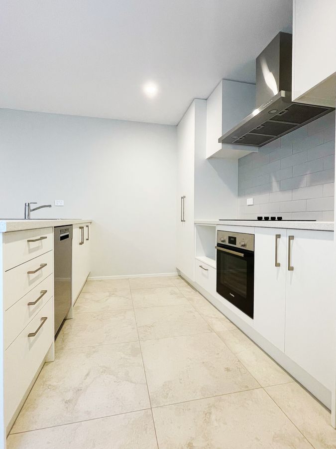 Four-Bedroom House in Convenient Area - Widok 5