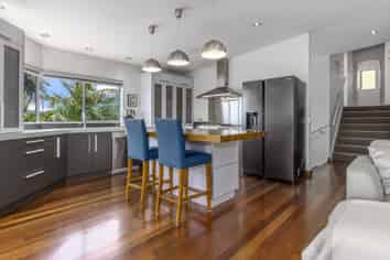 12 Charlotte Way, RAUMATI SOUTH