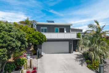 12 Charlotte Way, RAUMATI SOUTH