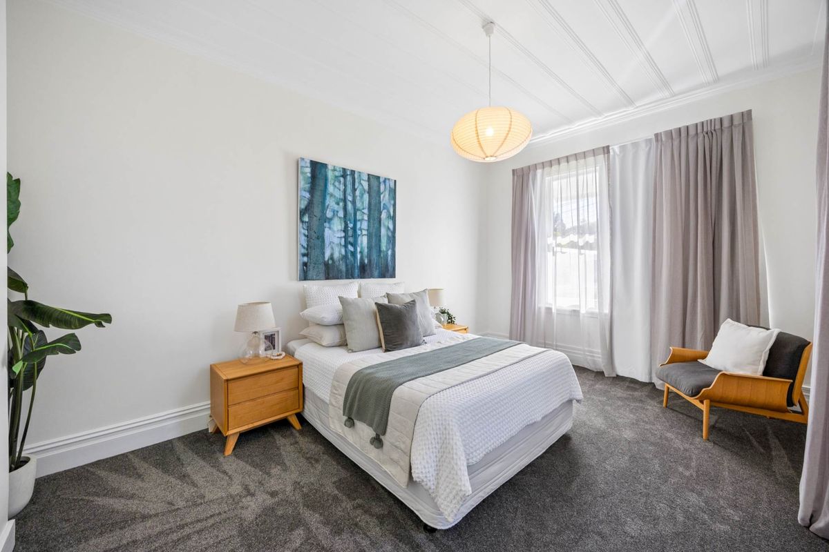 AN IMMACULATELY PRESENTED MT EDEN VILLA CONVERSION - Widok 3