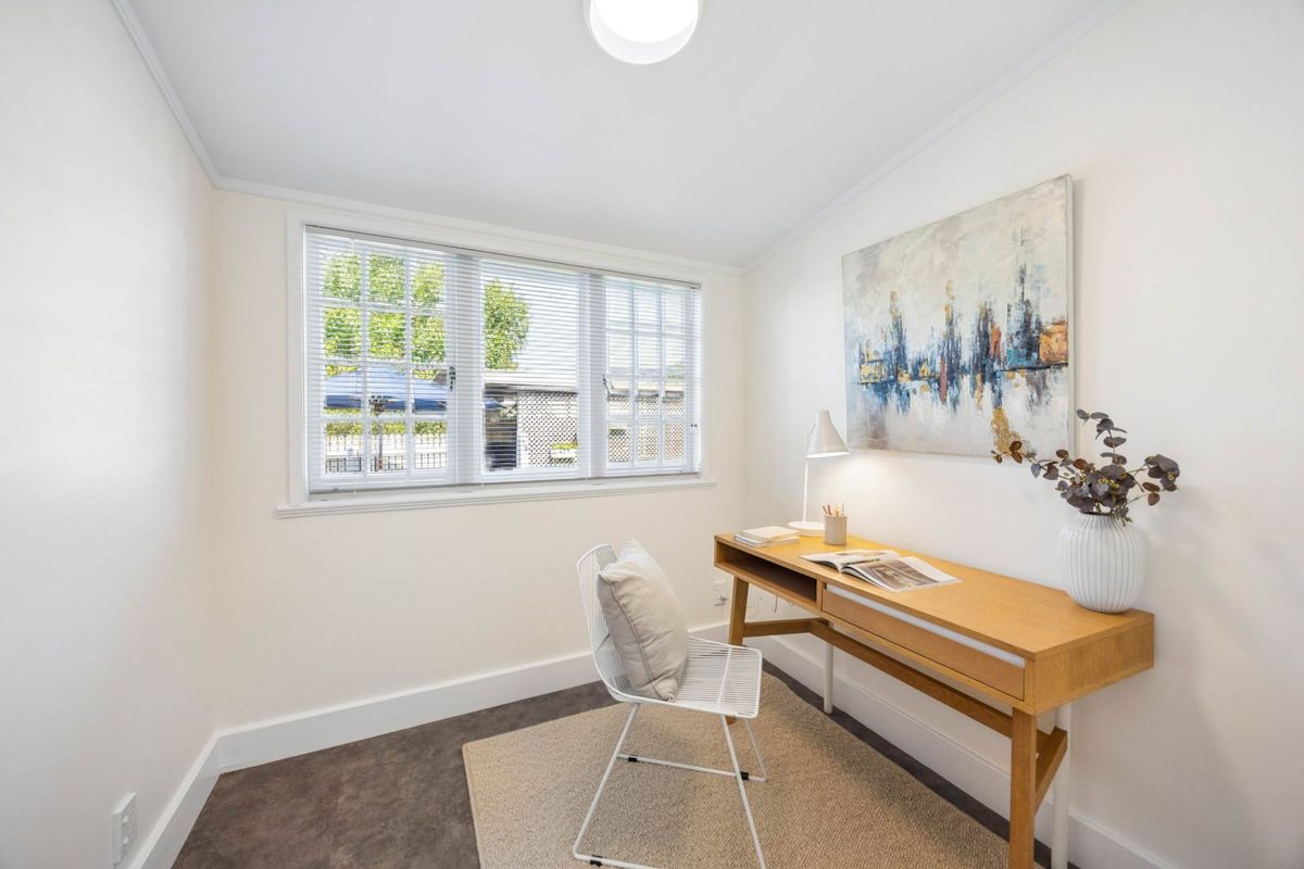 AN IMMACULATELY PRESENTED MT EDEN VILLA CONVERSION - Widok 5