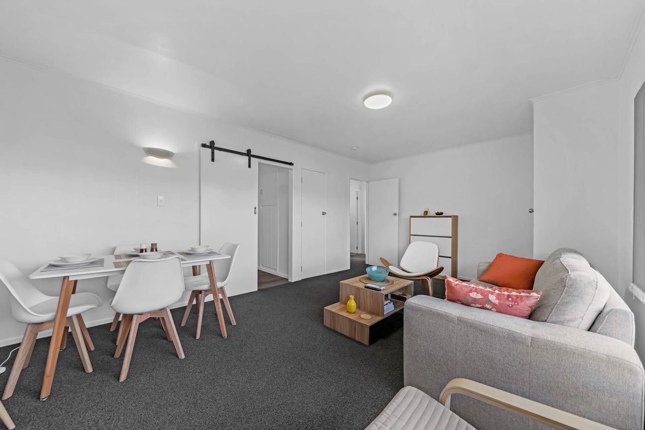 Beautifully Renovated Brick Home - Ansicht 5