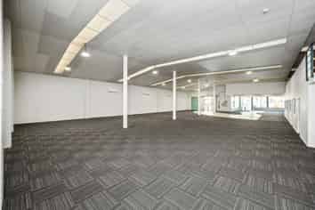 Rare Manukau Showroom with Premium Exposure