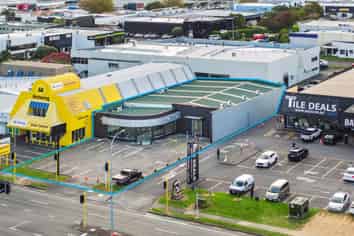 Rare Manukau Showroom with Premium Exposure