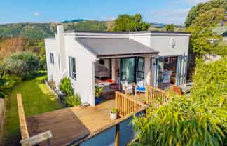 61 Tennis Court Road, Raumati South