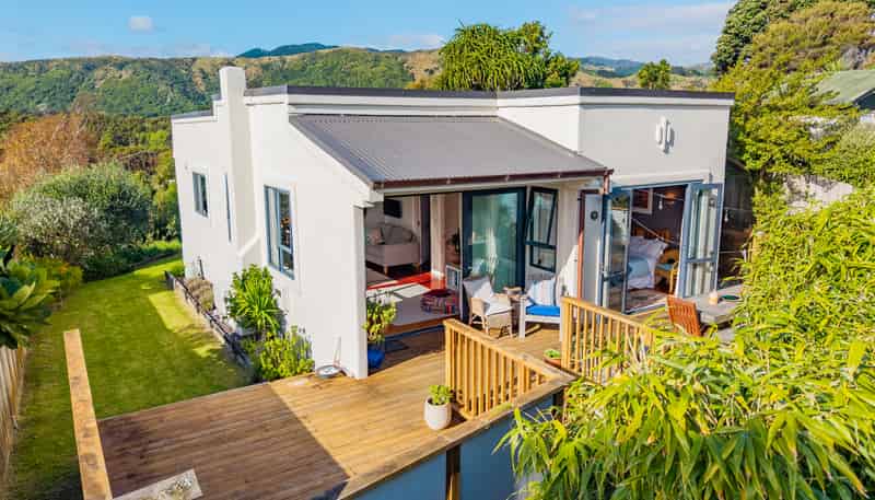 61 Tennis Court Road, Raumati South