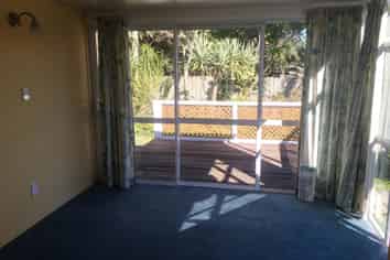 12 Hemsway Place, Sunnyhills