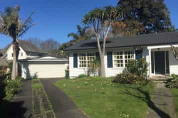 12 Hemsway Place, Sunnyhills