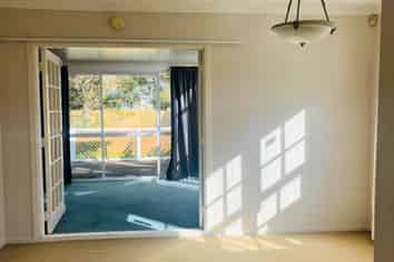 12 Hemsway Place, Sunnyhills