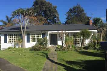 12 Hemsway Place, Sunnyhills