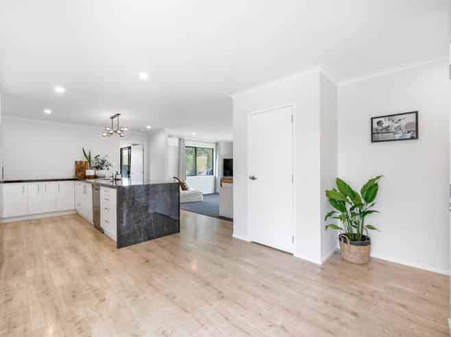11 Riverboat Lane, Helensville