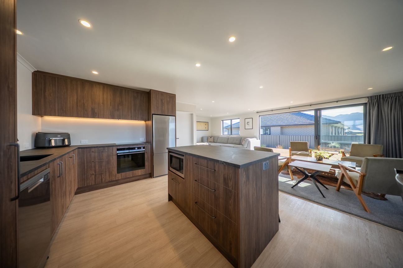 Furnished, Modern & Low Maintenance - Ansicht 4