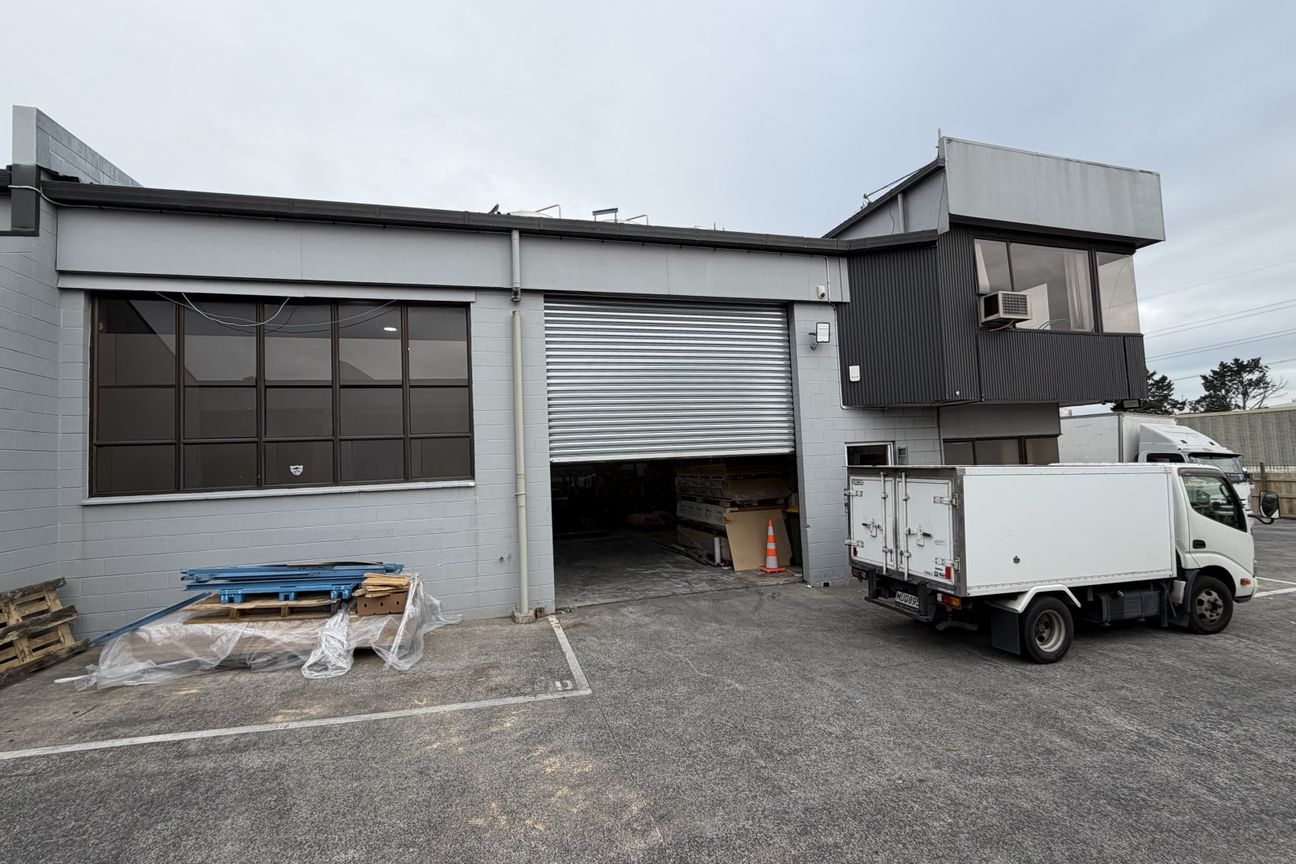 Versatile 300sqm industrial unit - East Tamaki - Altro