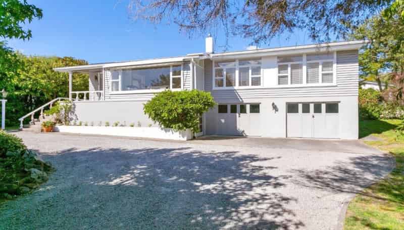 2/1 Henry Hill Road, Hilltop