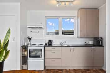 5/55 Apu Crescent, Lyall Bay
