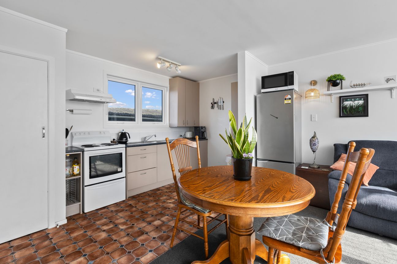 Apartment in Wellington, Lyall Bay - View 3