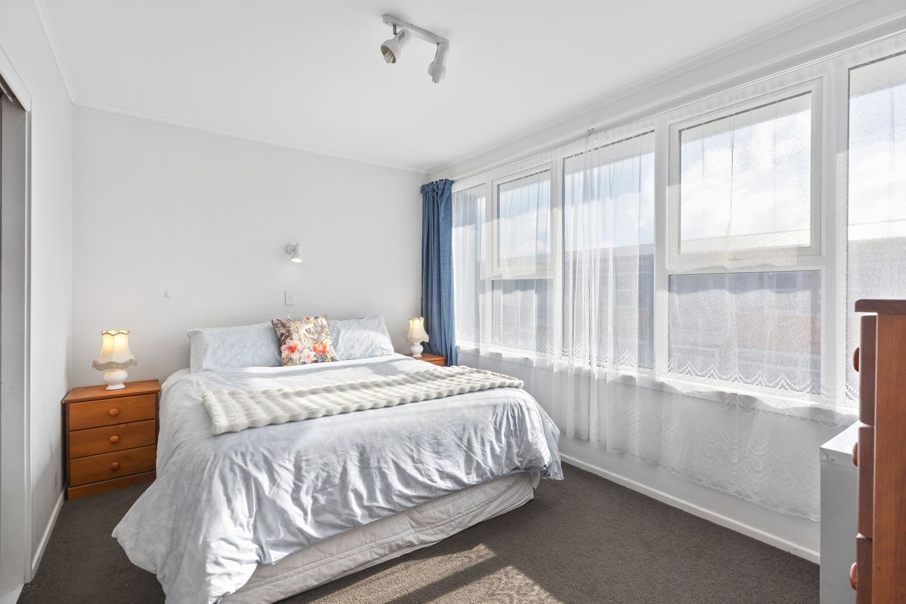 Apartment in Wellington, Lyall Bay - View 4