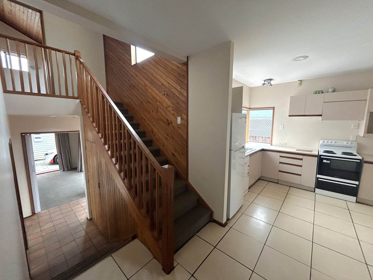 Spacious Three Bedroom in Mt Wellington! - View 2