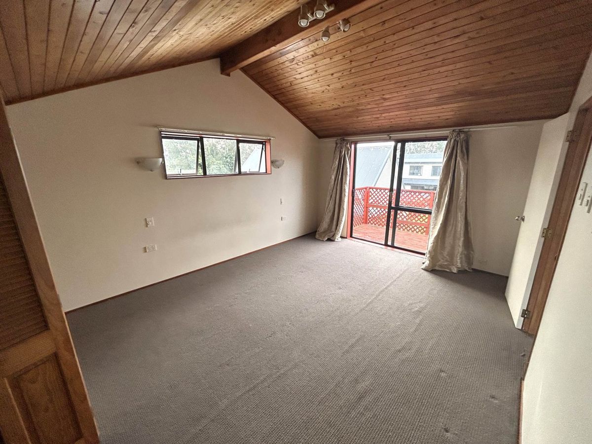 Spacious Three Bedroom in Mt Wellington! - View 3