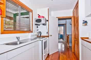 263 Sturges Road, Henderson