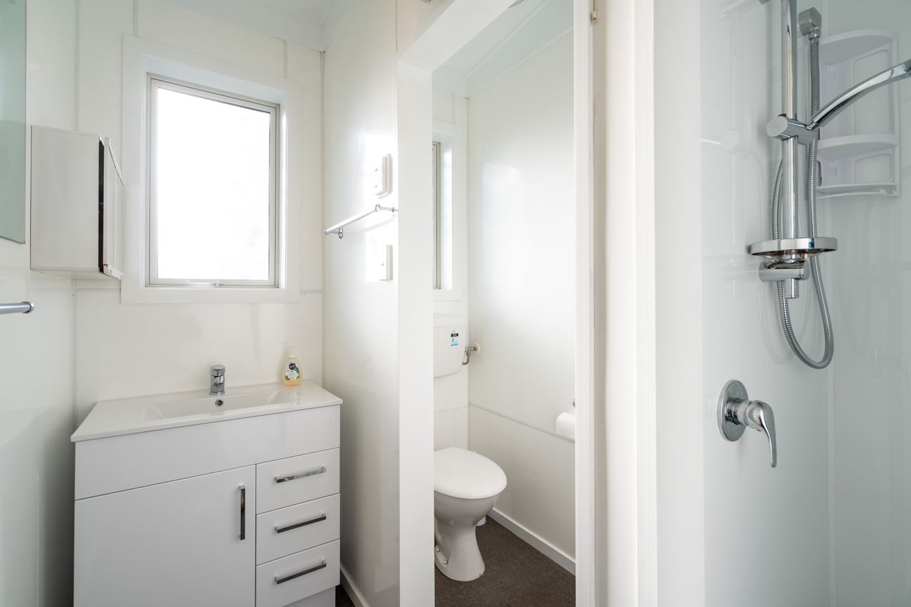 RENOVATED 2 BEDROOM UNIT - Więcej