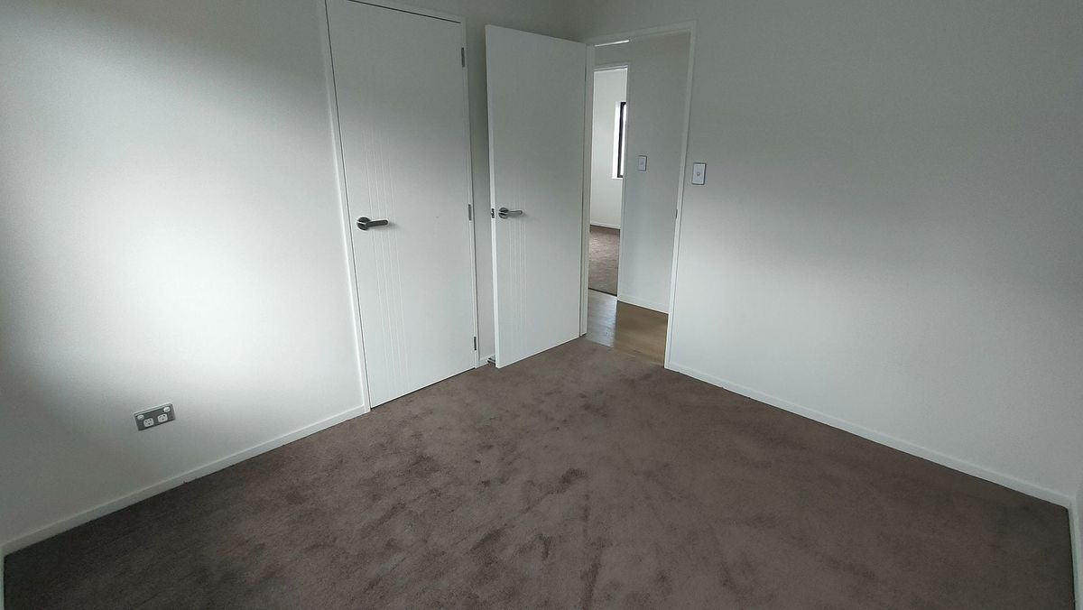 4 bedroom new built in Manukau - Więcej