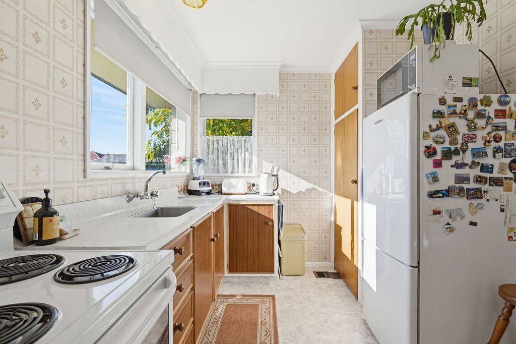 Easy Living, Great Location, Strong Potential 3