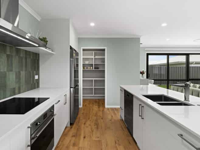 11 Tutira Place, Poraiti